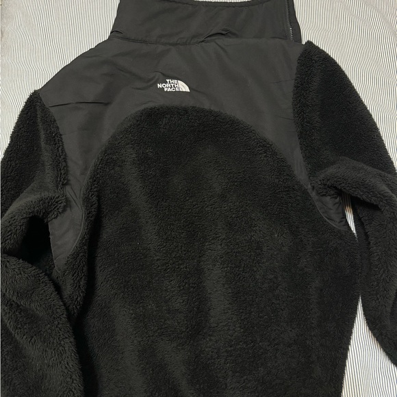 A Northface  sherpa Jacket - Picture 2 of 2